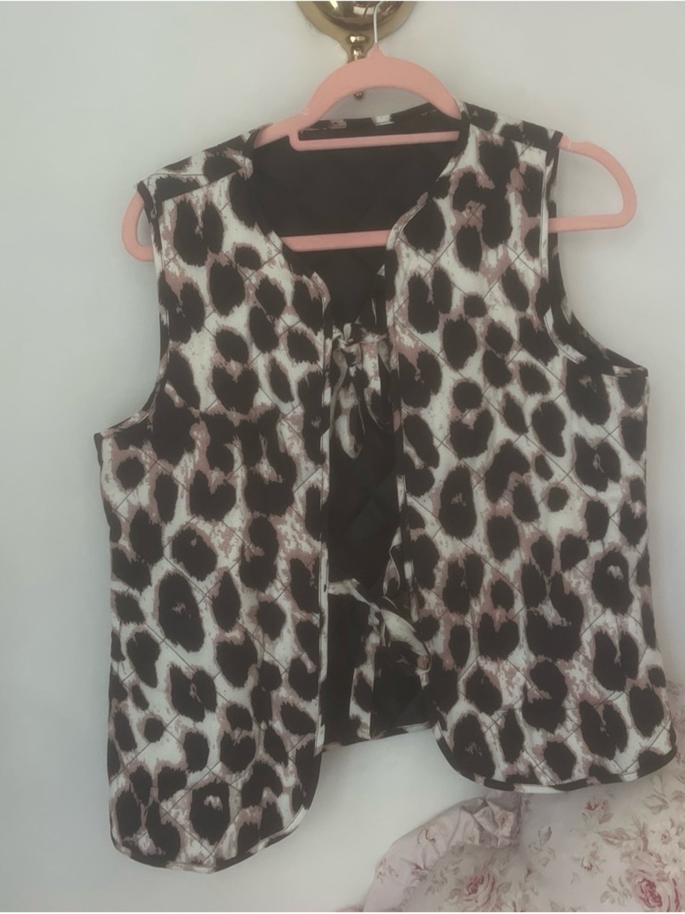 NWT Emery Rose Reversible Quilted Leopard Tie Front Vest